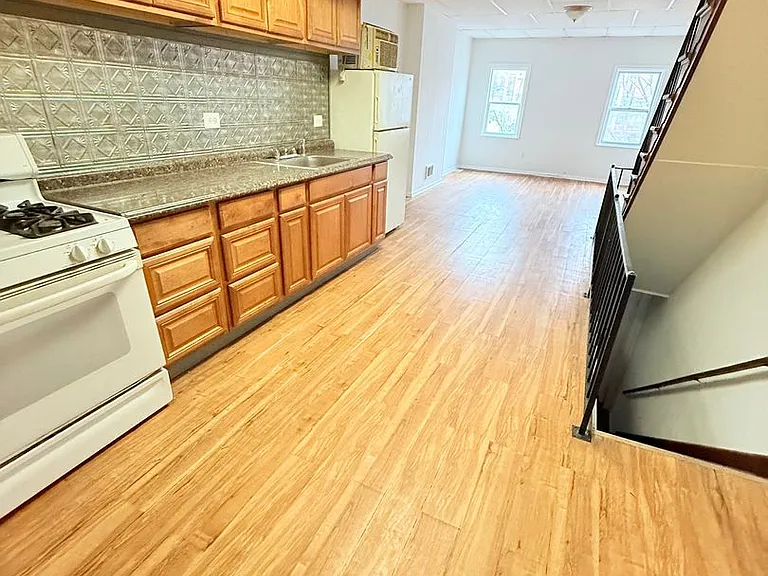 7 W 24th St #1 — Photo 9