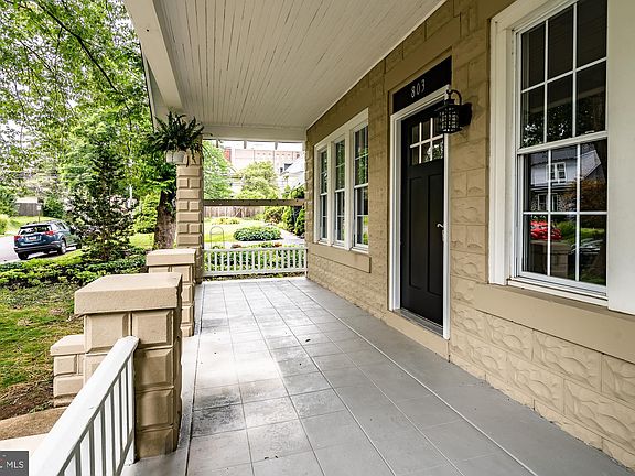 5th image of 803 Ceredo Ave