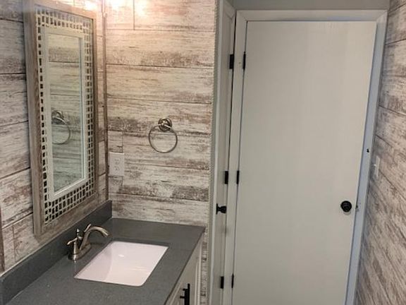 Guest Bathroom - 1