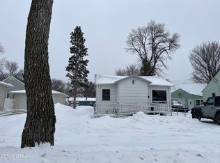 1607 7th Ave N, Grand Forks, ND 58203