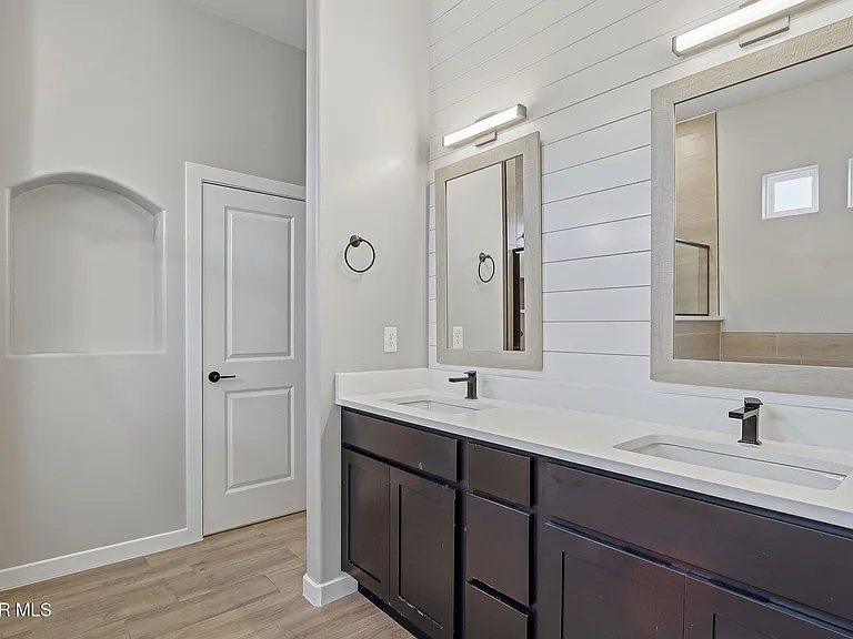 3740 Model Ln — Photo 11