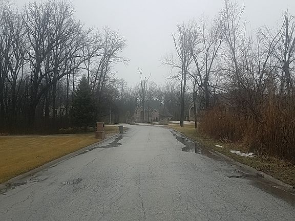 4th image of 325 Royal Oak Dr