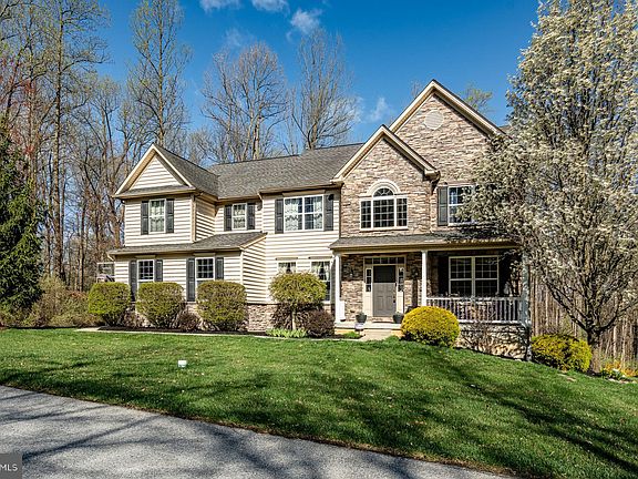 3rd image of 47 Brittany Ln