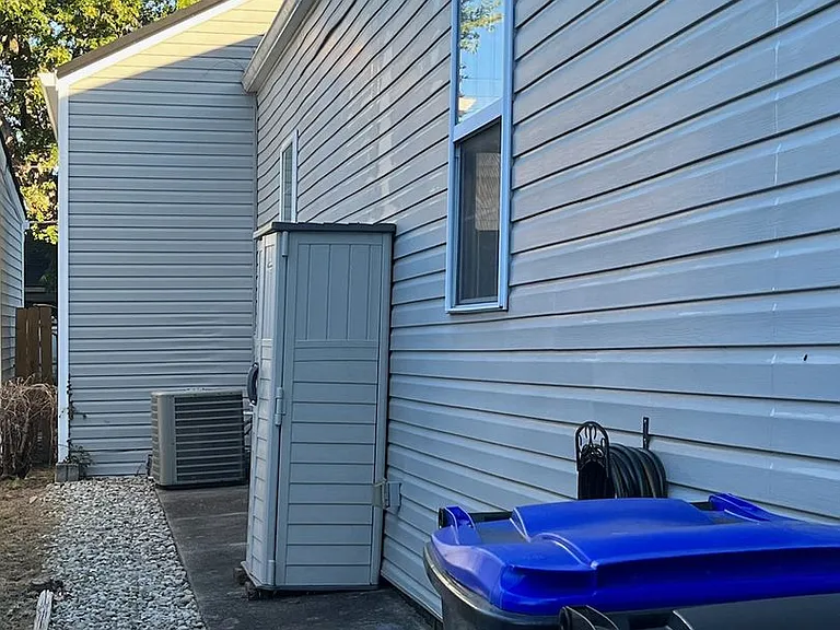 1327 Christy Ave — Photo 8