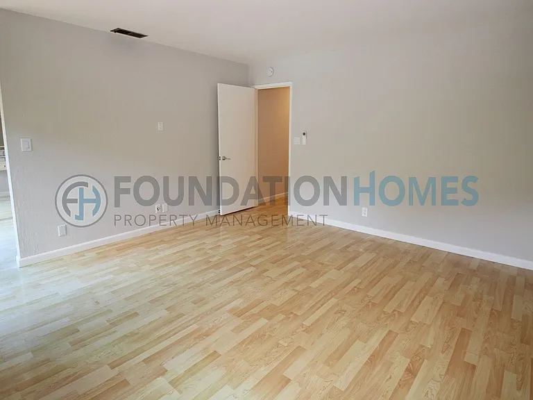 11 Glen Dr — Photo 27