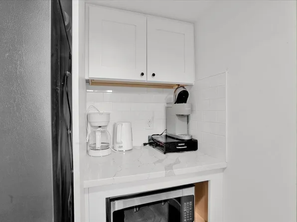 305 Sherman Avenue image 23 of 48