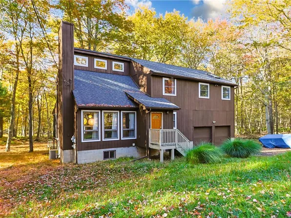 1083 Apollo Dr, Gouldsboro, PA 18424