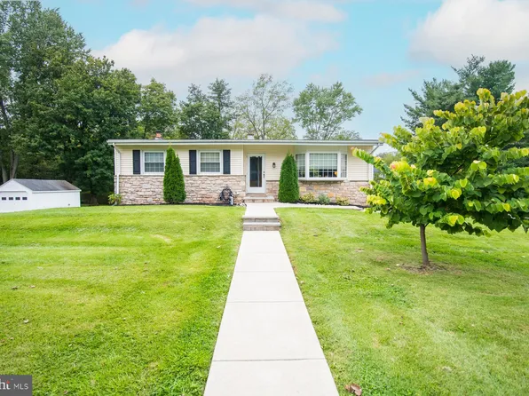 105 Brittany Dr, Chalfont, PA 18914