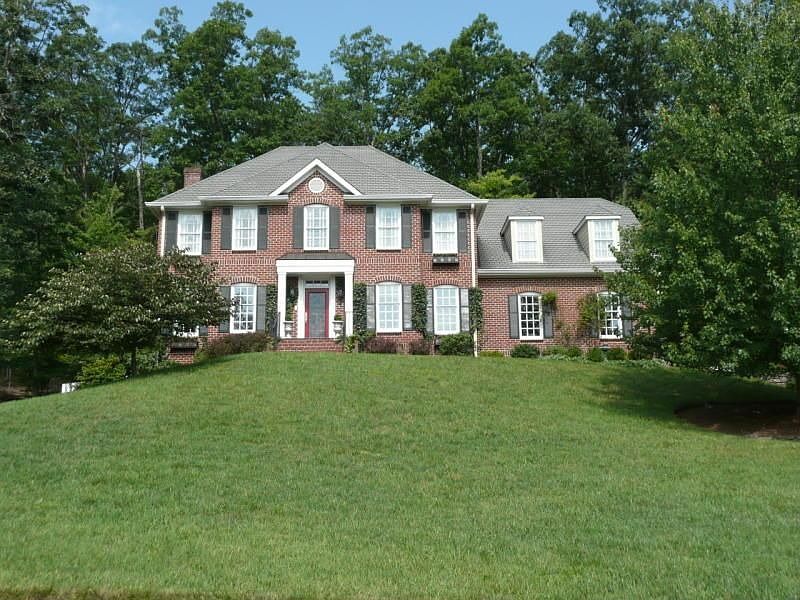 2nd image of 3701 Wellington Dr SE