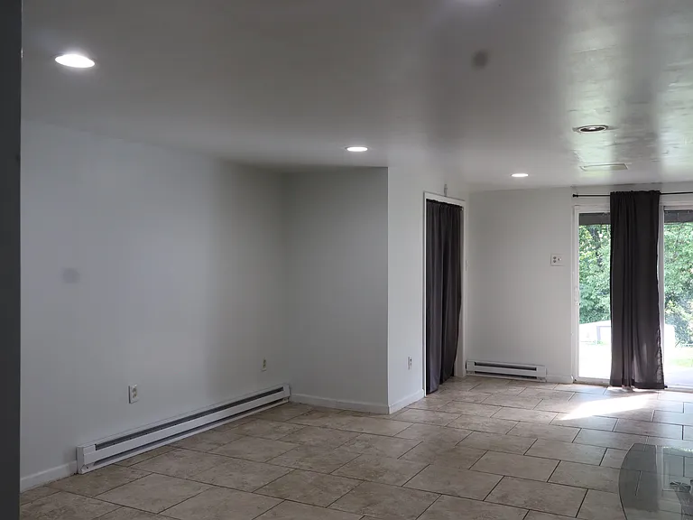 649 S Front St — Photo 15