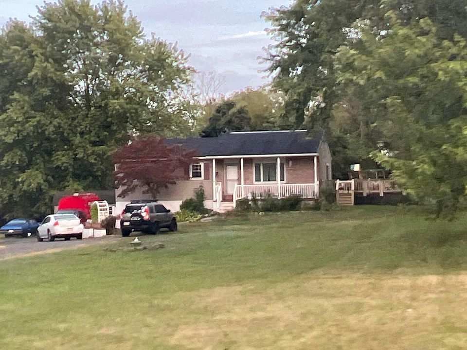 2nd image of 2049 N Charlotte St
