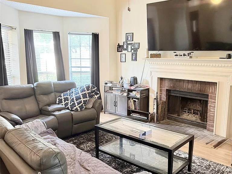 2806 Bent River Ct — Photo 2