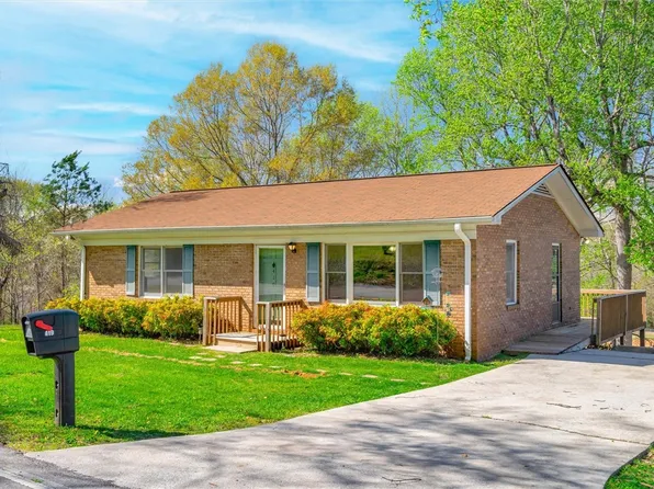 419 Pineview Dr, Pickens, SC 29671