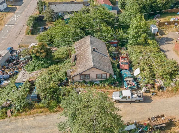 63764 Mullen Rd, Coos Bay, OR 97420