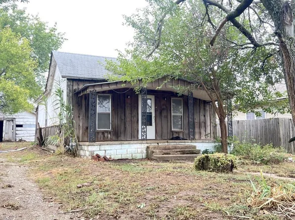 716 W 3rd St, Wellington, KS 67152