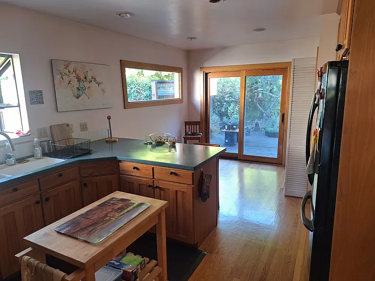 1033 Peralta Ave — Photo 11