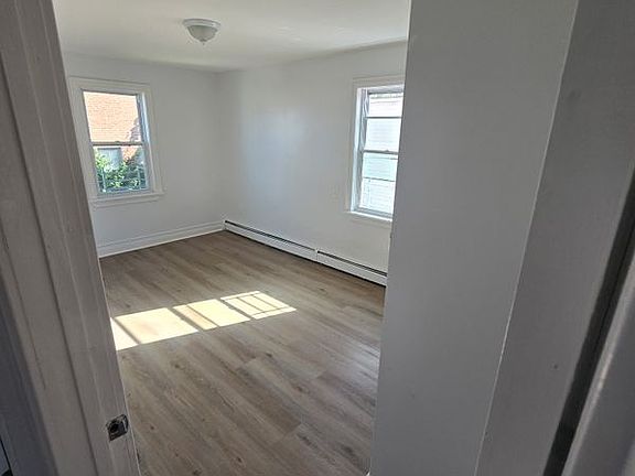 4th image of 1754 Hammersley Ave APT 2