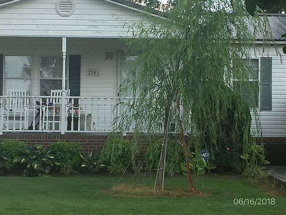 Close up of front porch/entr