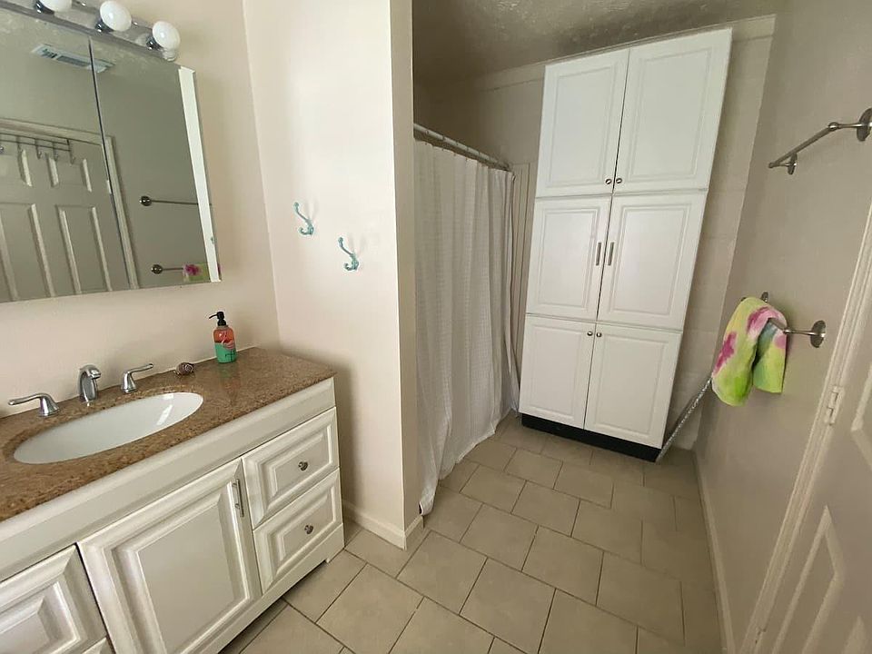 1st image of 1624 Bayou Homes Dr #1