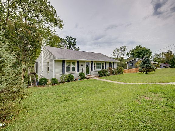 3rd image of 34 Crown Cir