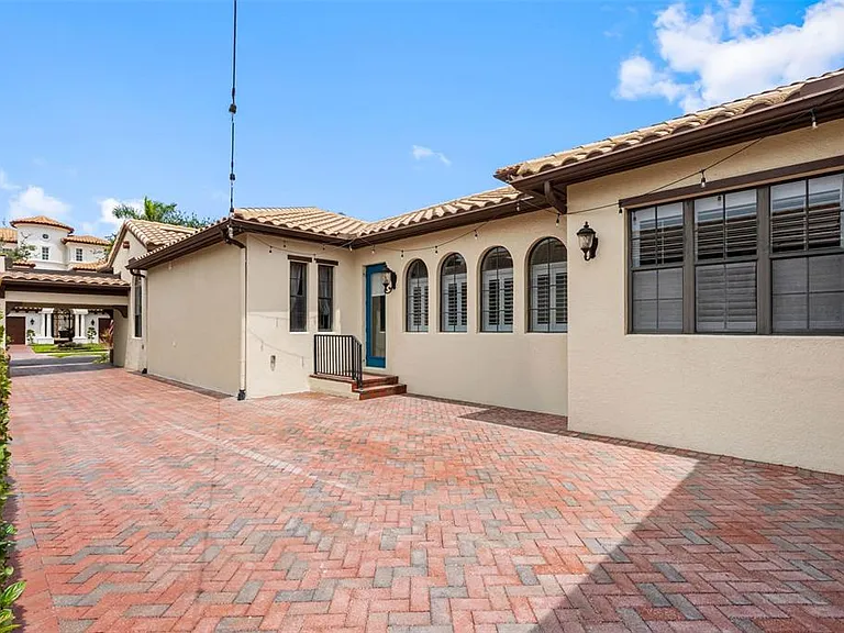 6022 Beacon Shores St — Photo 9