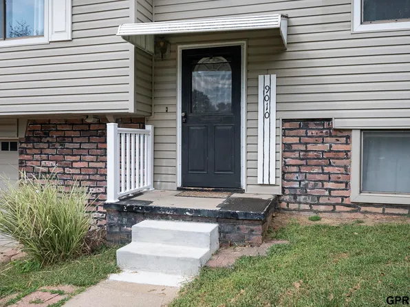 9010 Bayberry Rd, La Vista, NE 68128