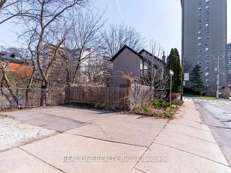 118 Queen St S #1 — Photo 17
