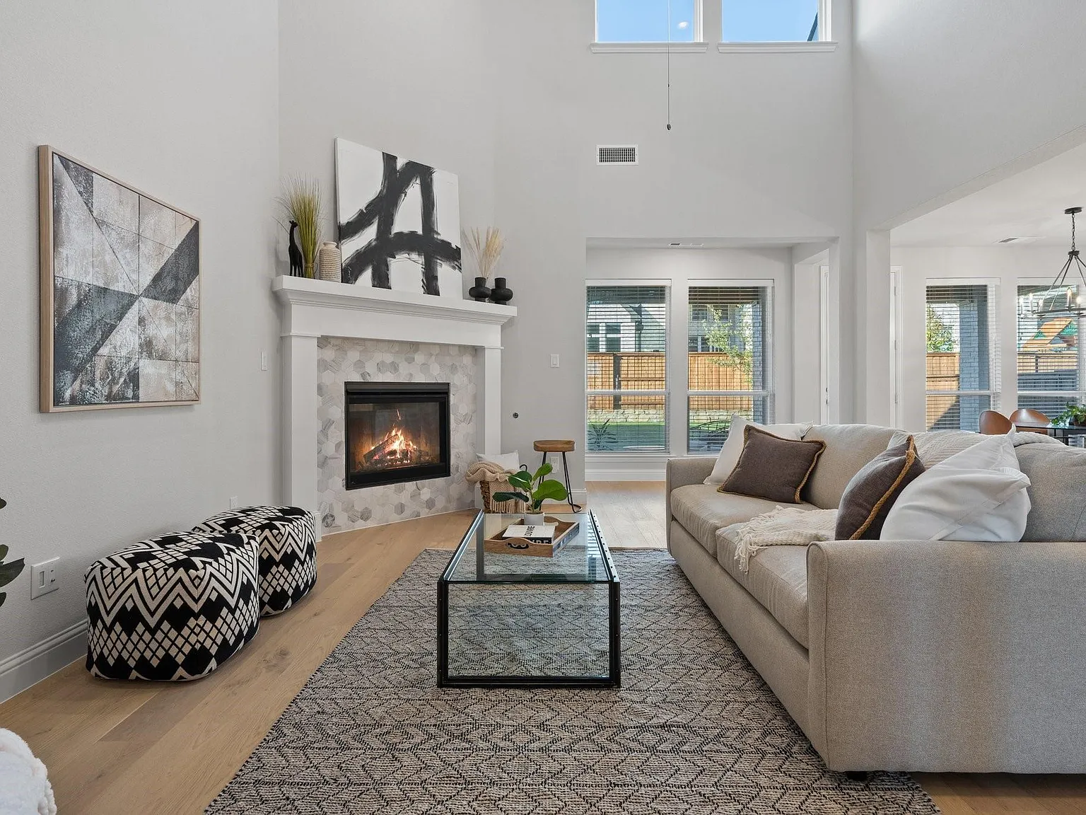 5 bed, 3413 sqft, $4,350 — Photo 3