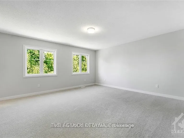 89 Hackamore Cres — Photo 9