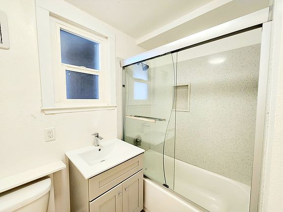 4th image of 299 Rhine St APT 1