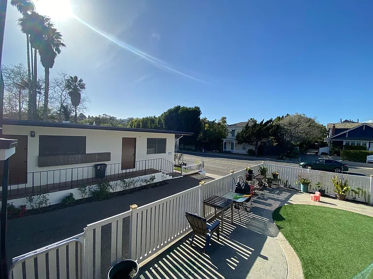 427 W Montecito St — Photo 8