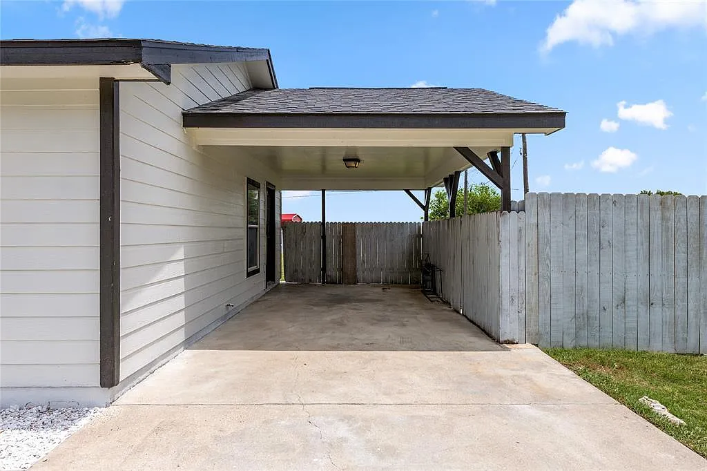 3 bed, 2.0 bath, 996 sqft, $1,450 — Photo 4