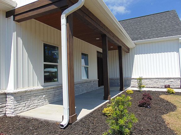4th image of 5595 Whispering Woods Rd.