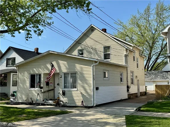 423 7th St, Fairport Harbor, OH 44077