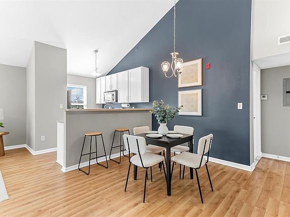 5th image of 9733 Crayford Dr #9I