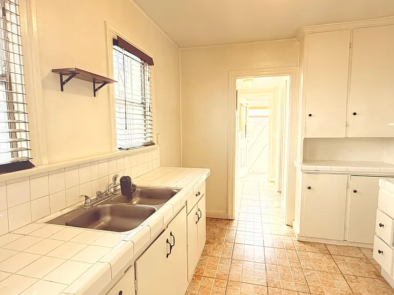 1123 N Vista St #1123 — Photo 7