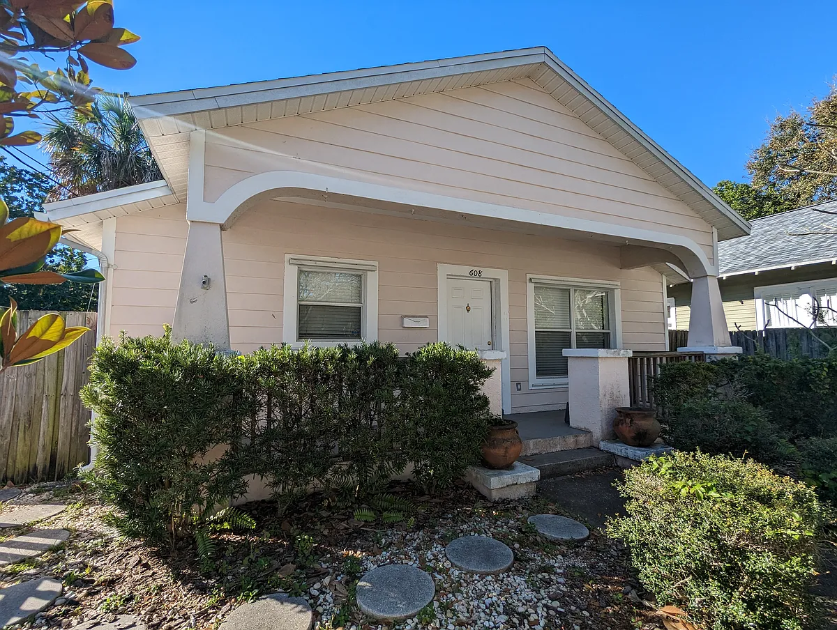 Building Photo - 608 9th Ave N