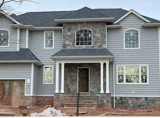 40 Millet St, Dix Hills, NY 11746