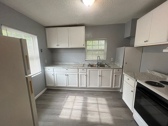 3rd image of 1425 E 24th St #1427