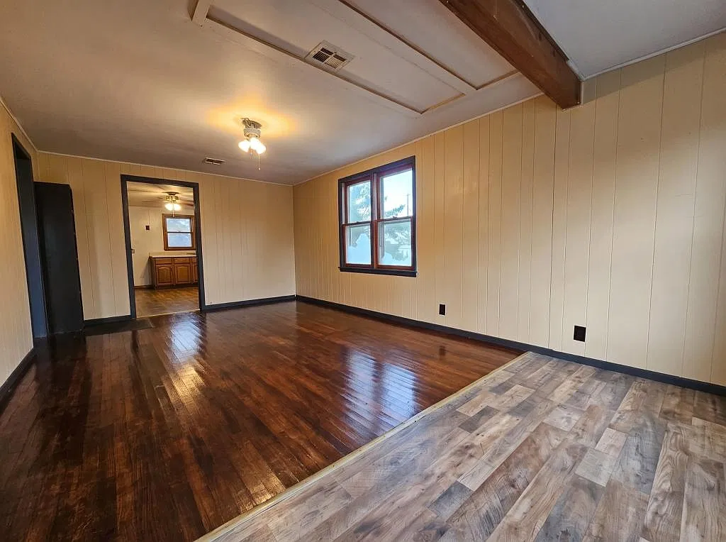 405 S. Maple Street — Photo 2
