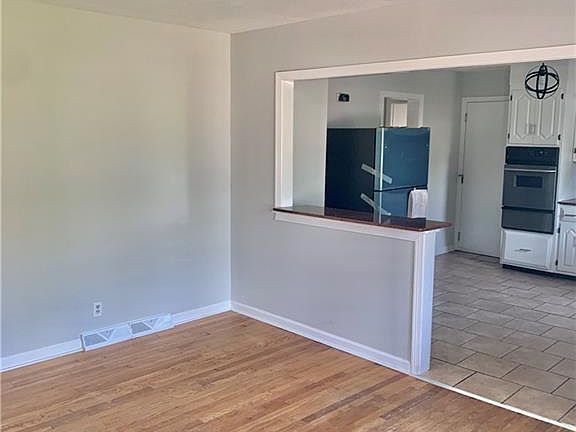 3rd image of 94 Seaview Ter Floor 1