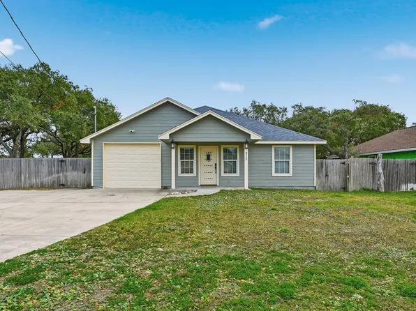 912 S Verne St, Rockport, TX 78382