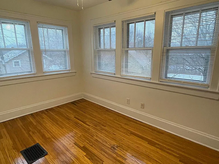 2713 Hibbert Ave — Photo 7