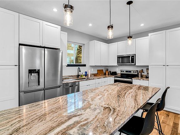 4th image of 1102 Spring Garden Ave