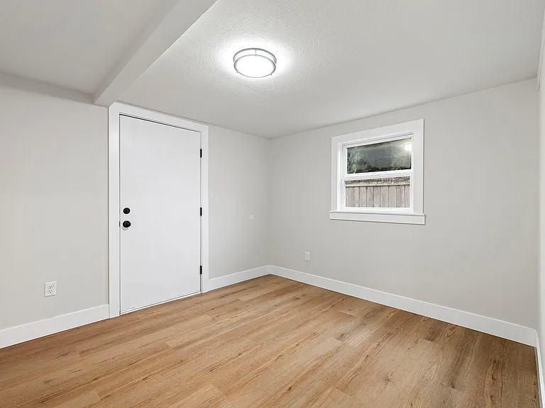 920 W 20th Ave — Photo 4