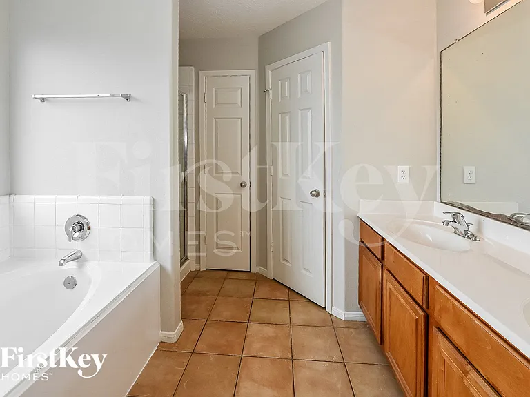 21602 Skyla Cir — Photo 11