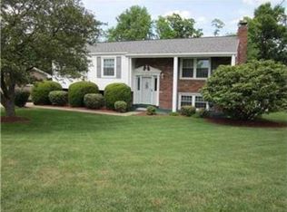 705 Longvue Dr, Houston, PA 15342