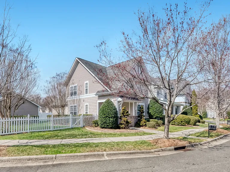 13718 Aldenbrook Dr — Photo 3