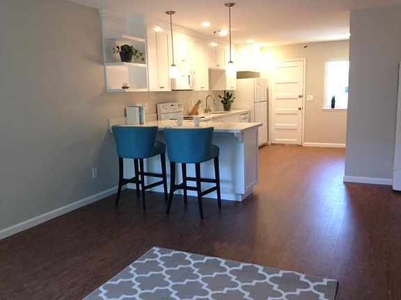4th image of 1086 W Hamilton Ave APT 1