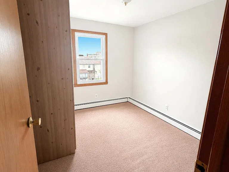 284 Livingston Ave #2 — Photo 4